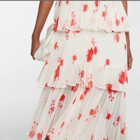 MAKE AN OFFER 🚨
Self Portrait tiered ruffle dress size 6 - Picture 6 of 8